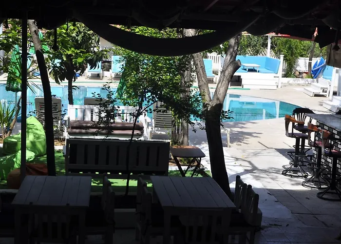 New St. Nicholas Garden Bed and Breakfast Ολουντενίζ
