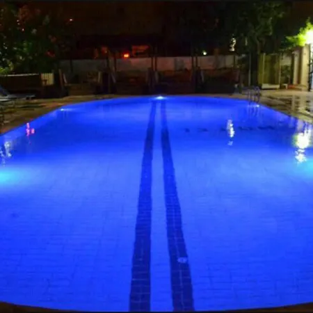 New St. Nicholas Garden Oda ve Kahvaltı *