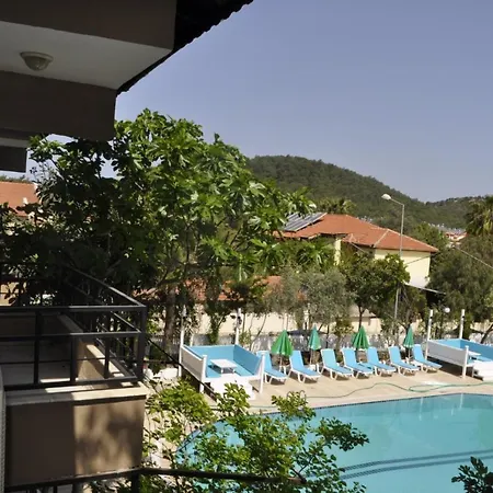 New St. Nicholas Garden Oda ve Kahvaltı