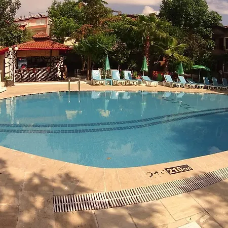 New St. Nicholas Garden Oda ve Kahvaltı