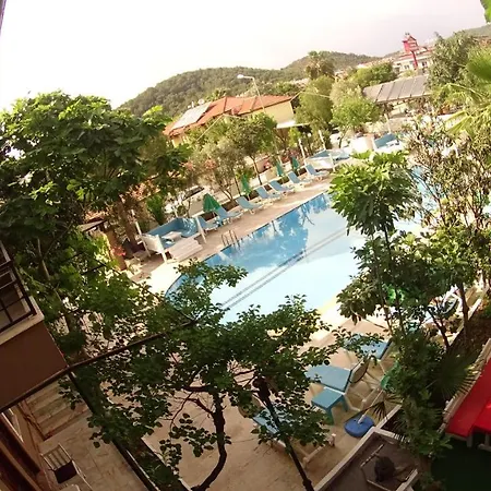 New St. Nicholas Garden Oda ve Kahvaltı *