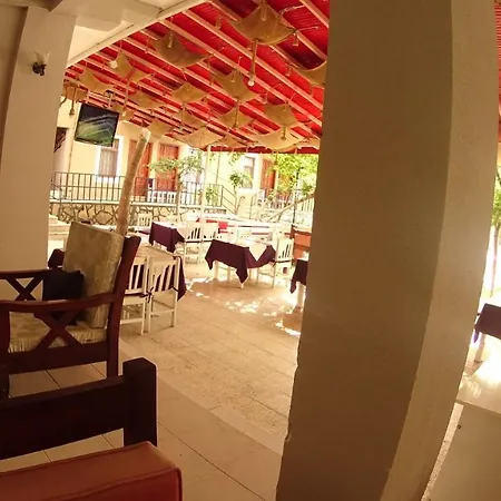 New St. Nicholas Garden Oda ve Kahvaltı