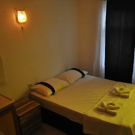 New St. Nicholas Garden Oda ve Kahvaltı