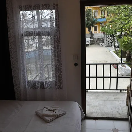 New St. Nicholas Garden Oda ve Kahvaltı