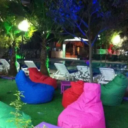 New St. Nicholas Garden לינה וארוחת בוקר אולודניץ