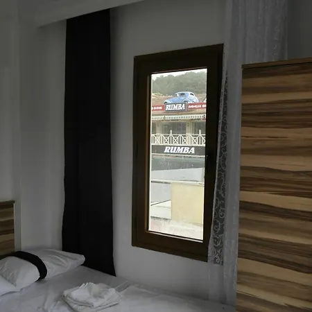 New St. Nicholas Garden Couette-café