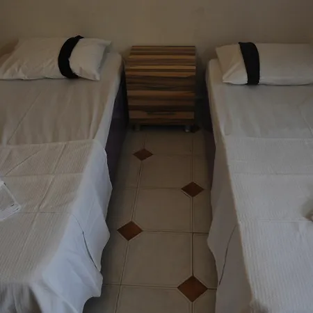 New St. Nicholas Garden Couette-café